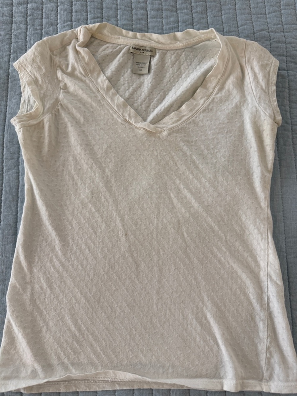 Banana Republic Cream V-Neck Short Sleeve Tee